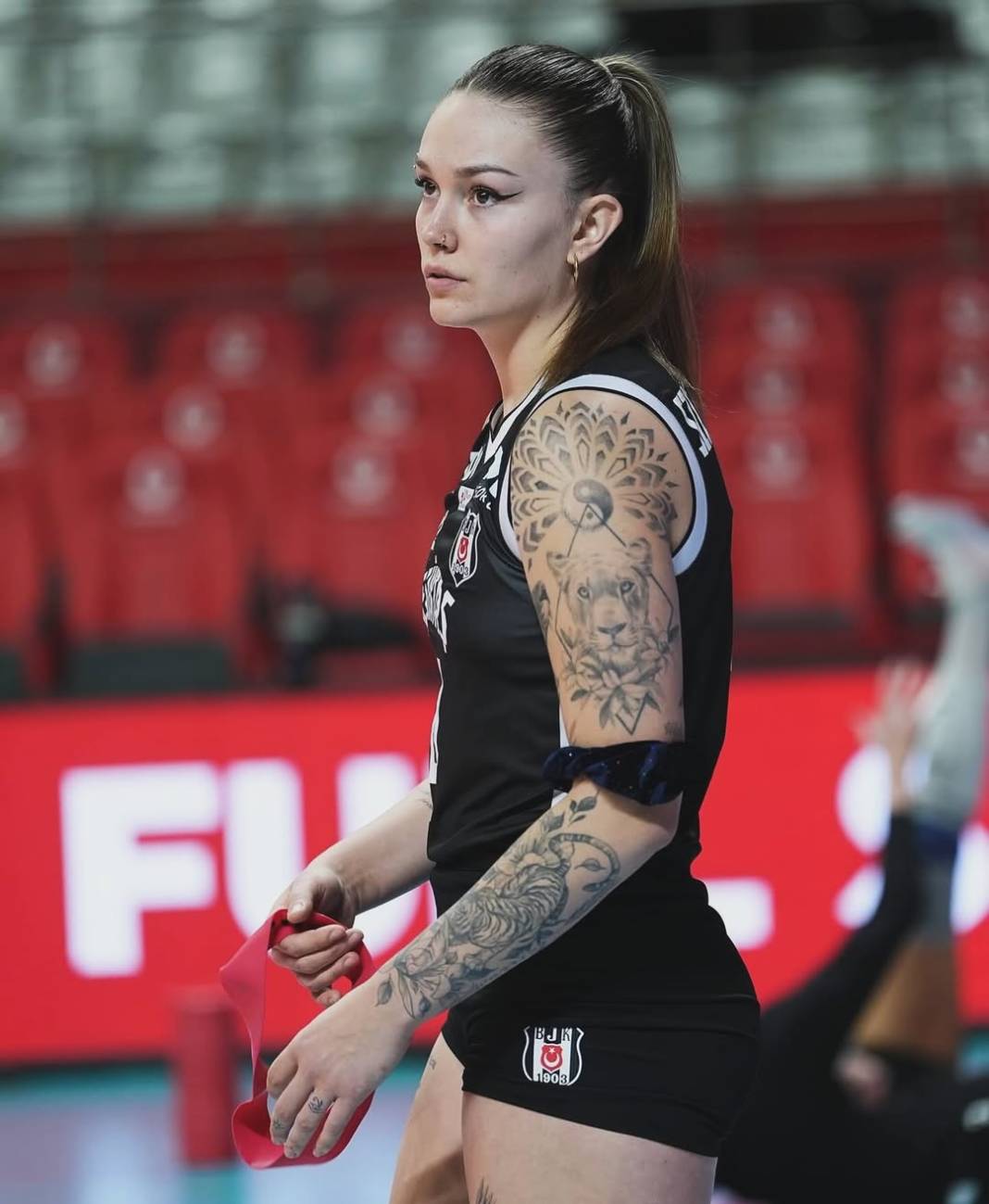 Ne diyorsun Julia! Uğradığı tacizi açıkladı ve ekledi: Beşiktaş havalara uçurdu 4